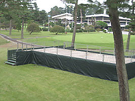 ゴルフ　屋外仮設ステージ・テント付き